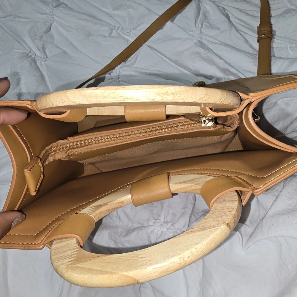 Stylish Tan Handbag with Wooden Handles - Picture 5 of 7